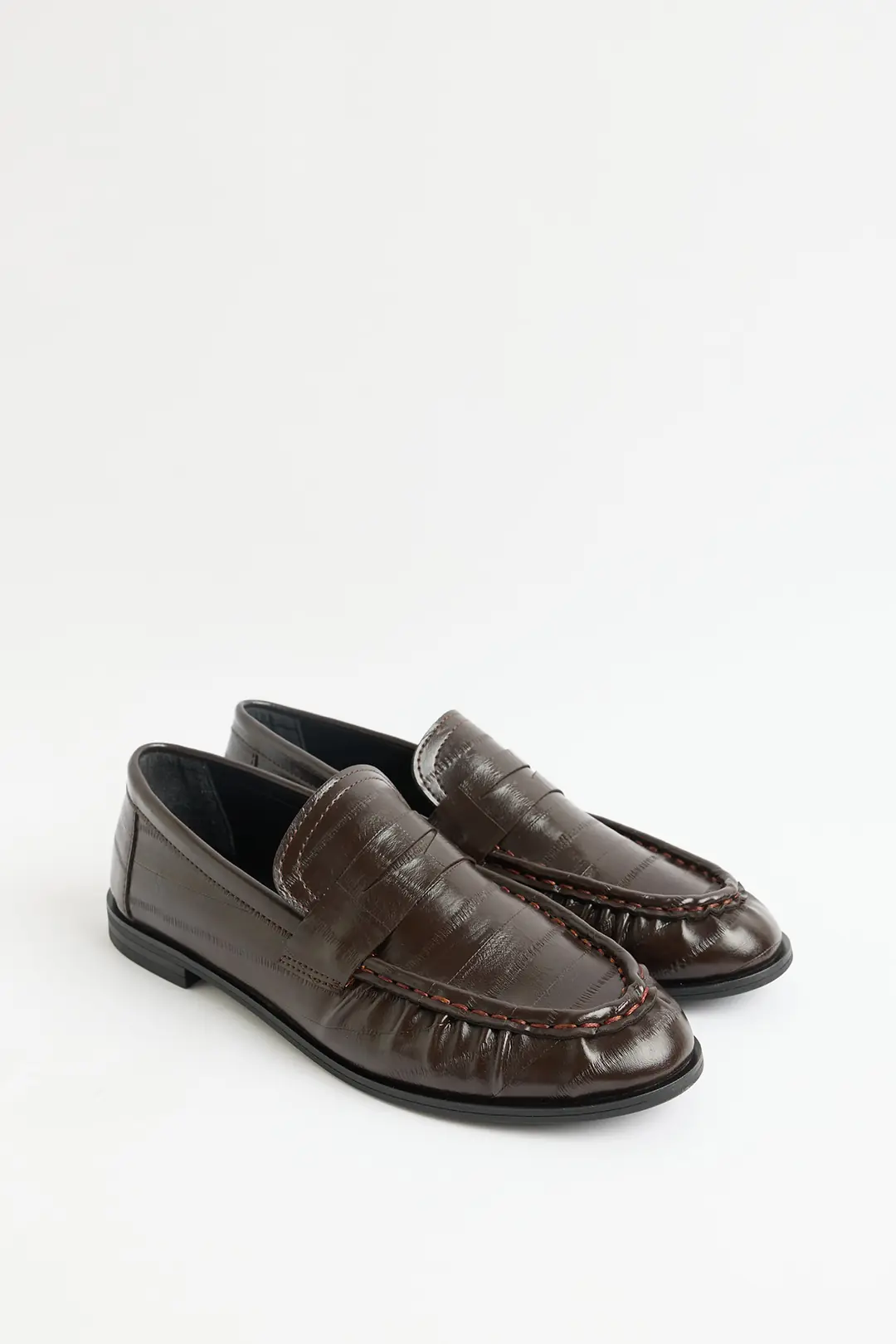 Loafer 2517 - Klasik Deri Görünümlü Oval Burun Kadın Loafer